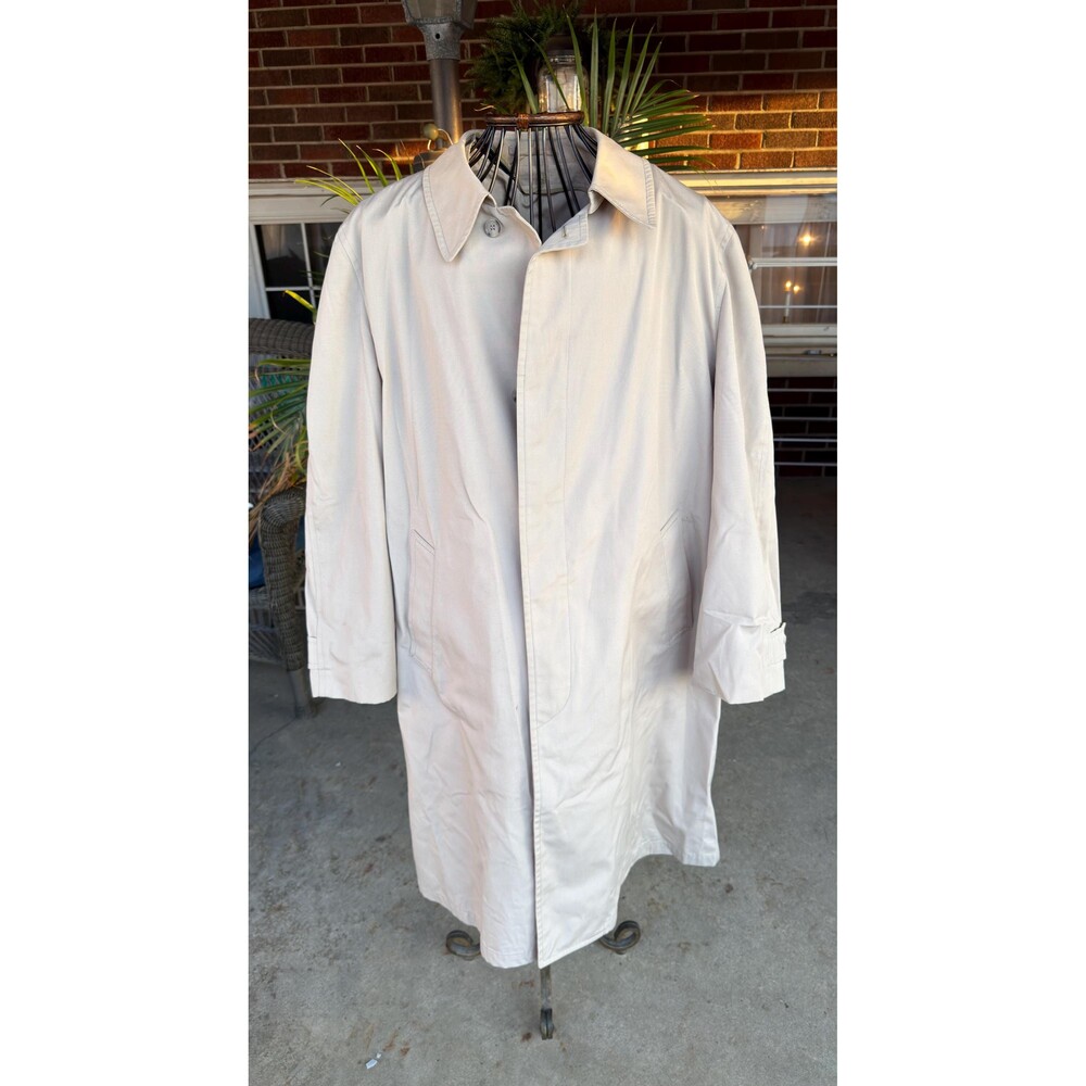 Men’s Vintage London Fog Trench Coat. Size 44 Long